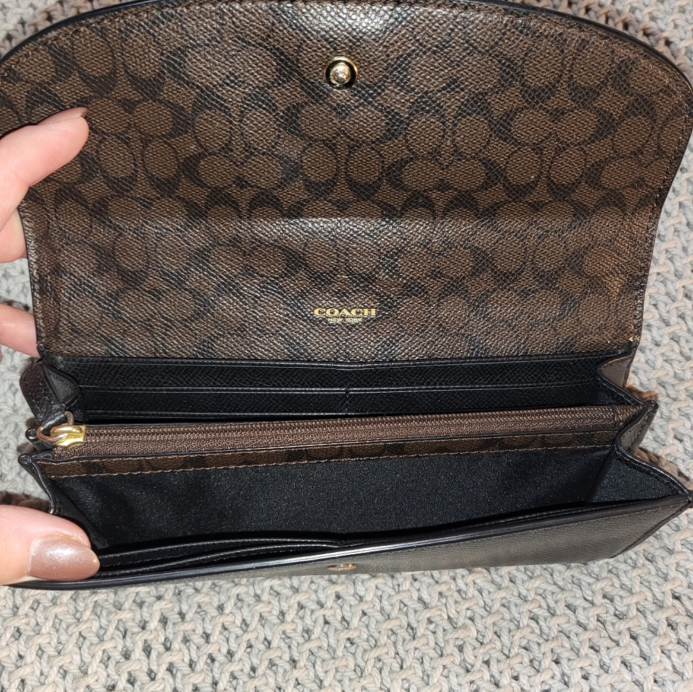 Coach Wallet - Picture 2 of 6